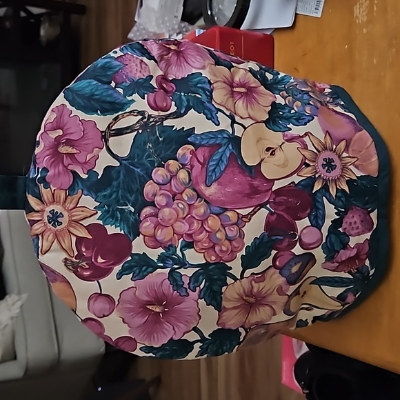 Fruit Beige Tea Cozy Green Trim - Picture 1 of 2